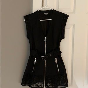 BEBE very flattering shirt